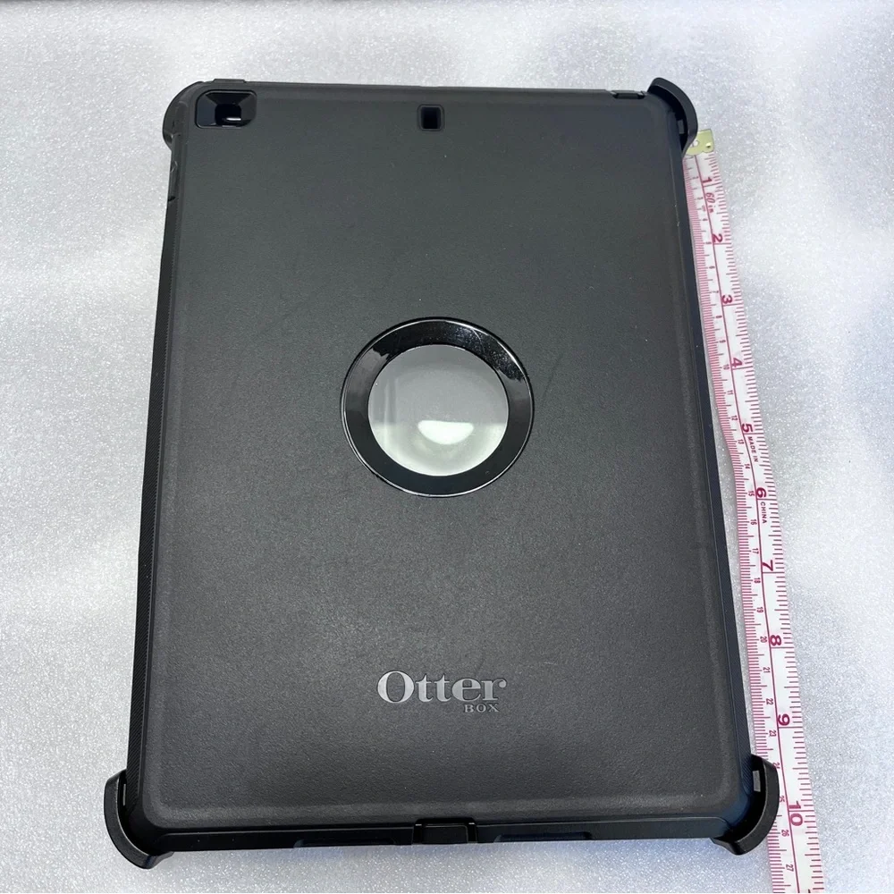 Otter Box Defender 10” Black case for IPad 7-9
